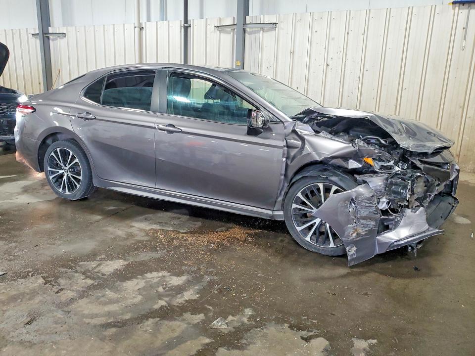 2020 Toyota Camry მანქანა იყიდება აუქციონზე, vin: 4T1G11BK9LU015847, აუქციონის ნომერი: 55918036
