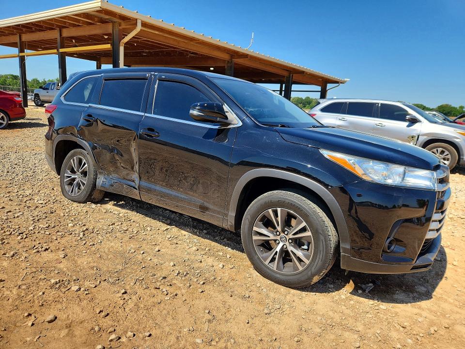 2018 Toyota Highlander მანქანა იყიდება აუქციონზე, vin: 5TDZZRFH9JS246316, აუქციონის ნომერი: 55942146