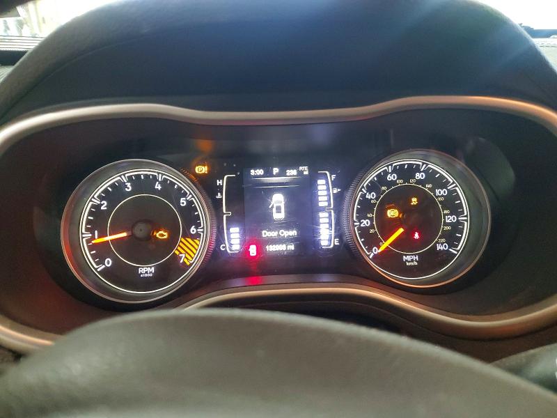 58608026 :رقم المزاد ، 1C4PJLCB4FW590090 vin ، 2015 Jeep Cherokee مزاد بيع