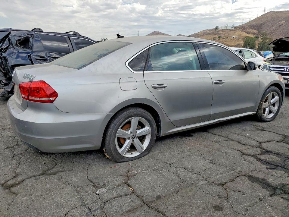 58091196 :رقم المزاد ، 1VWBN7A31DC142242 vin ، 2013 Volkswagen Passat مزاد بيع