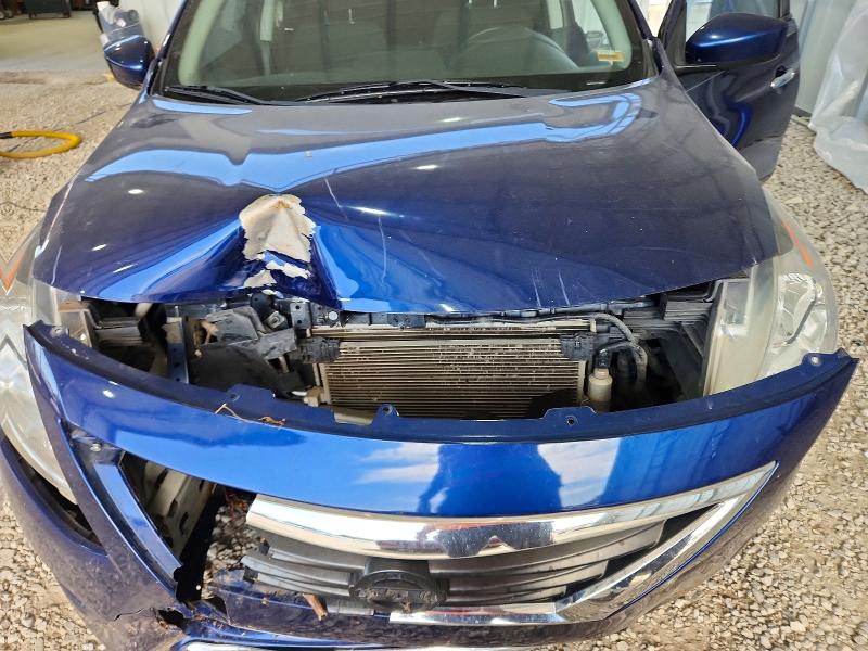 55820196 :رقم المزاد ، 3N1CN7AP7JL833627 vin ، 2018 Nissan Versa مزاد بيع