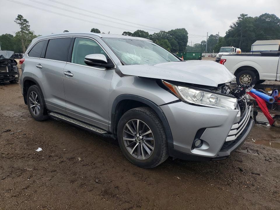 2018 Toyota Highlander მანქანა იყიდება აუქციონზე, vin: 5TDKZRFH2JS538097, აუქციონის ნომერი: 57695596