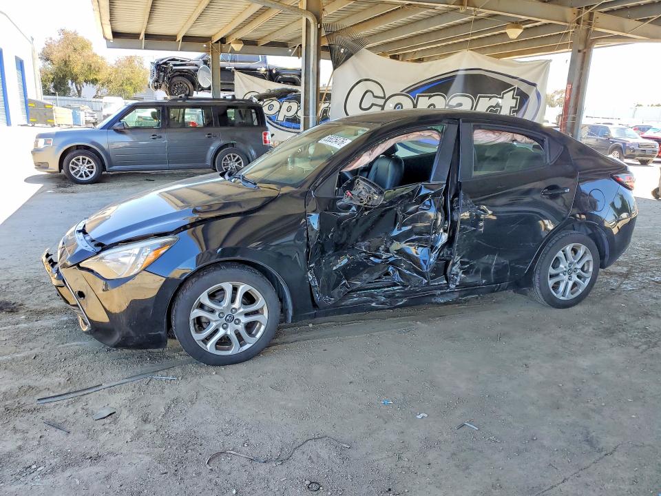 55825476 :رقم المزاد ، 3MYDLBYV3HY180999 vin ، 2017 Toyota Yaris Ia مزاد بيع