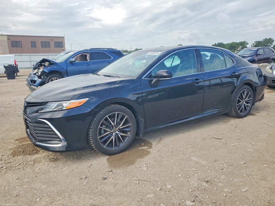 56866076 :رقم المزاد ، 4T1F31AK9NU597488 vin ، 2022 Toyota Camry مزاد بيع