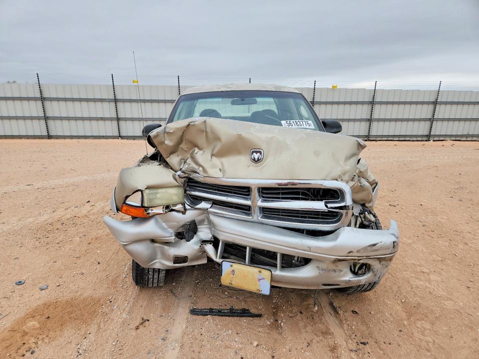 56183776 :رقم المزاد ، 1B7HL48X52S700963 vin ، 2002 Dodge Dakota مزاد بيع