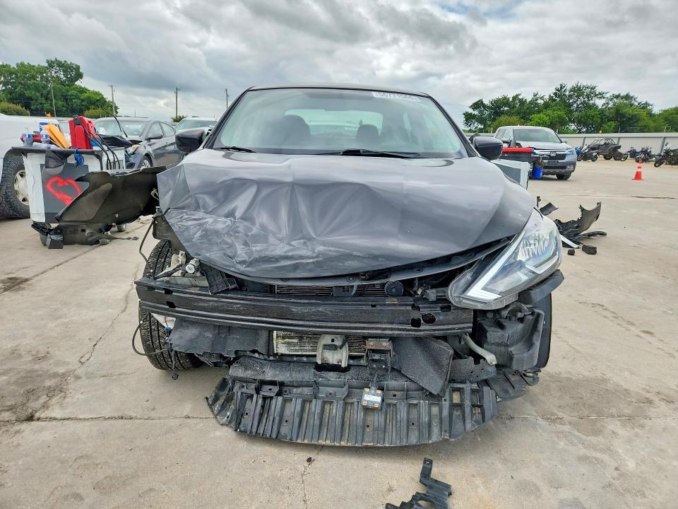56771566 :رقم المزاد ، 3N1AB7AP2JY209611 vin ، 2018 Nissan Sentra مزاد بيع