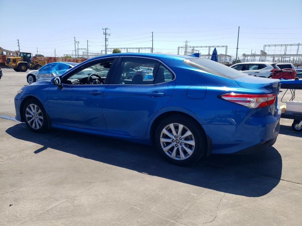55956256 :رقم المزاد ، 4T1L11AK8LU325021 vin ، 2020 Toyota Camry مزاد بيع