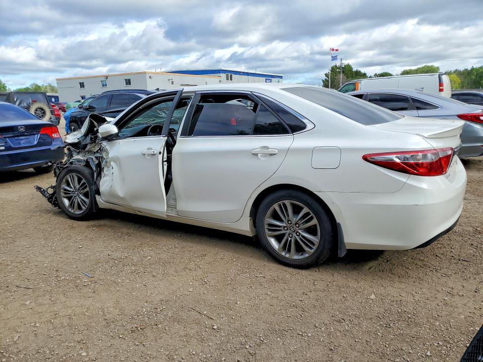 2015 Toyota Camry Hybrid მანქანა იყიდება აუქციონზე, vin: 4T1BD1FK6FU167133, აუქციონის ნომერი: 57233196
