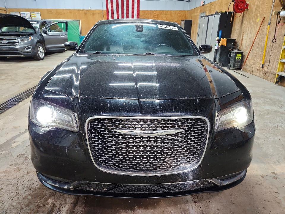 57081516 :رقم المزاد ، 2C3CCAGG9HH637588 vin ، 2017 Chrysler 300 مزاد بيع