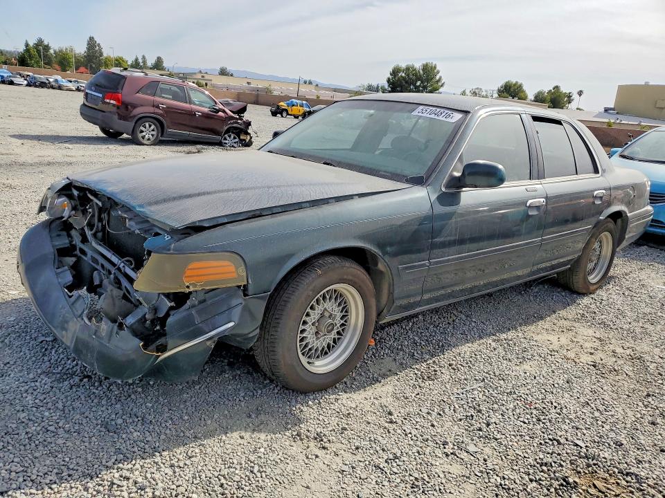 1998 Ford Crown Victoria მანქანა იყიდება აუქციონზე, vin: 2FAFP74W1WX172857, აუქციონის ნომერი: 55104816