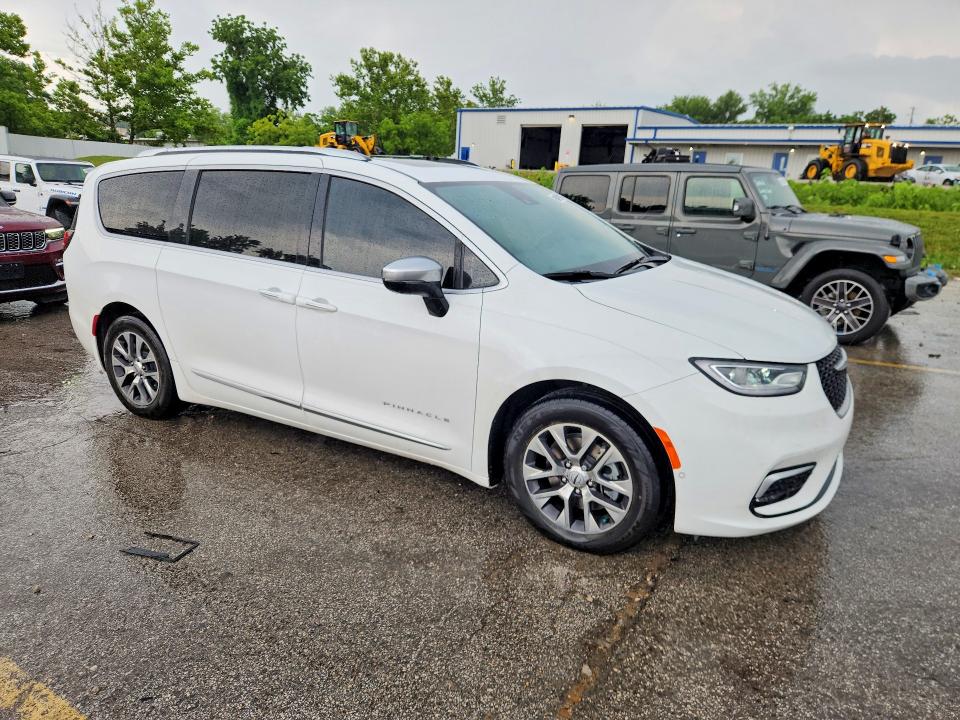 Продаж на аукціоні авто 2023 Chrysler Pacifica, vin: 2C4RC1N73PR542493, номер лоту: 57705476