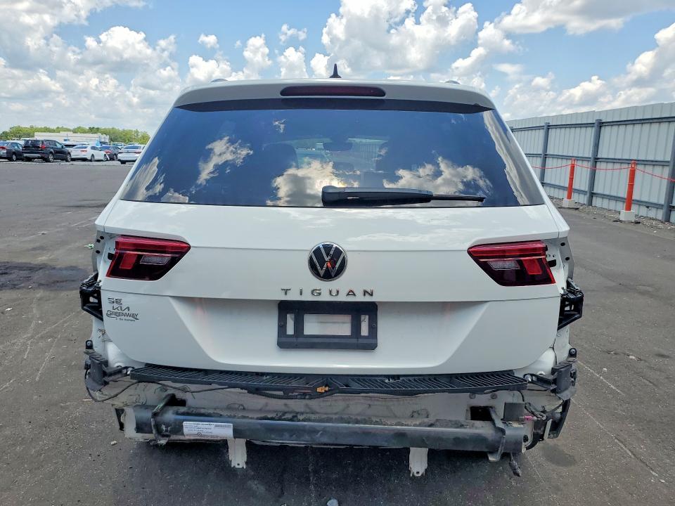 58924986 :رقم المزاد ، 3VVCB7AX9NM040739 vin ، 2022 Volkswagen Tiguan مزاد بيع