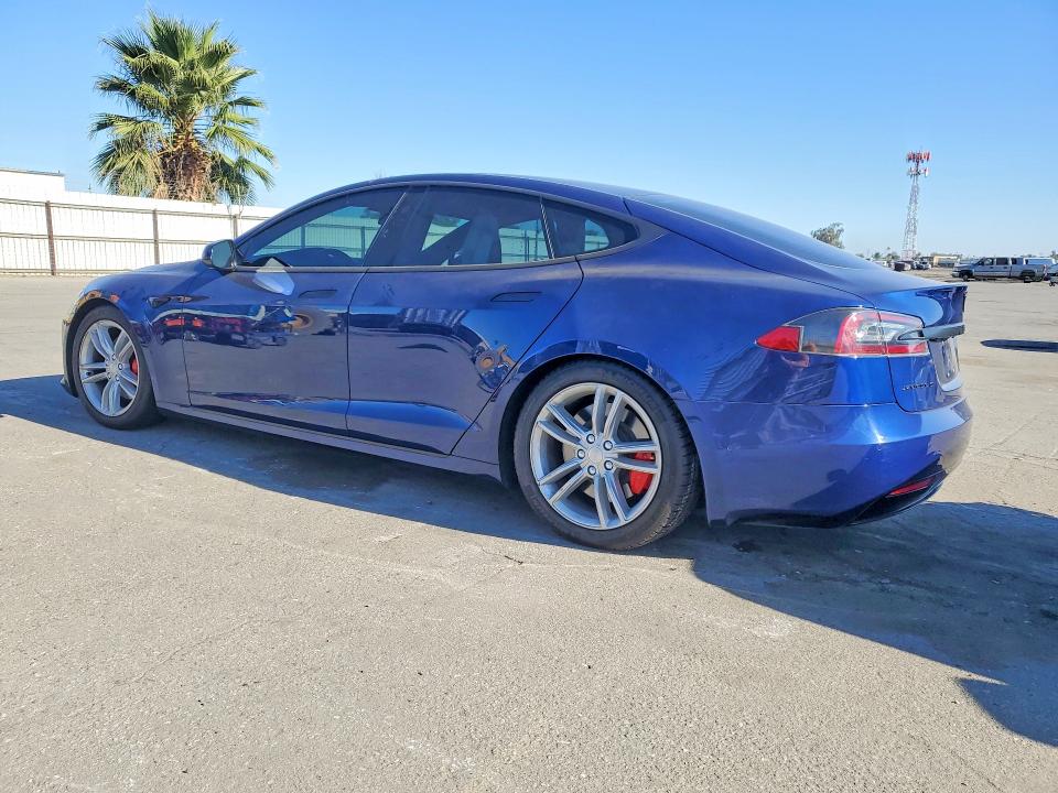 56888306 :رقم المزاد ، 5YJSA1E28HF200840 vin ، 2017 Tesla Model S مزاد بيع