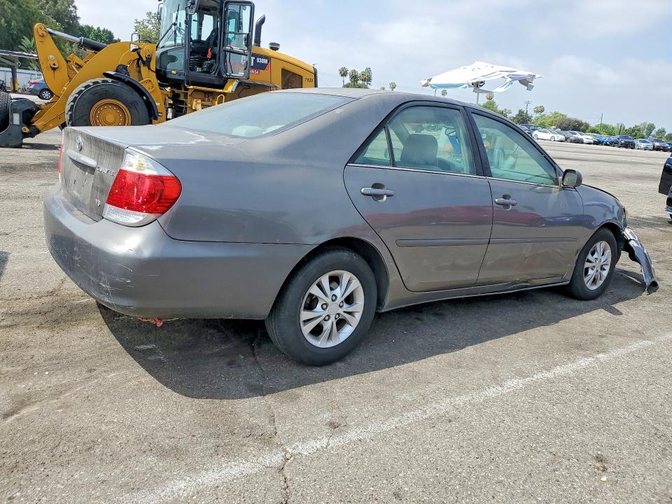 2005 Toyota Camry მანქანა იყიდება აუქციონზე, vin: 4T1BF32K25U611733, აუქციონის ნომერი: 55906066