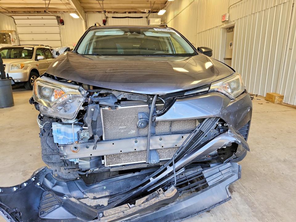 57070346 :رقم المزاد ، JTMBFREV8JJ243776 vin ، 2018 Toyota Rav4 مزاد بيع