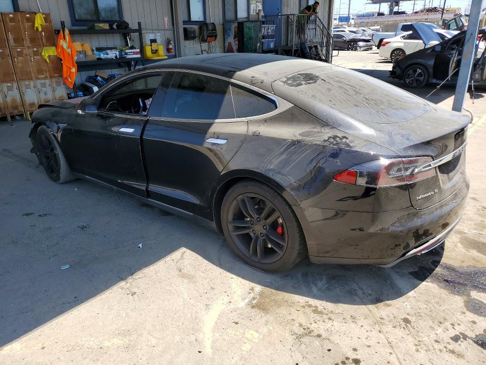 58910786 :رقم المزاد ، 5YJSA1H40FF086875 vin ، 2015 Tesla Model S مزاد بيع