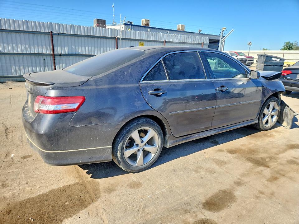 57995626 :رقم المزاد ، 4T1BF3EK9BU215869 vin ، 2011 Toyota Camry Automatic مزاد بيع