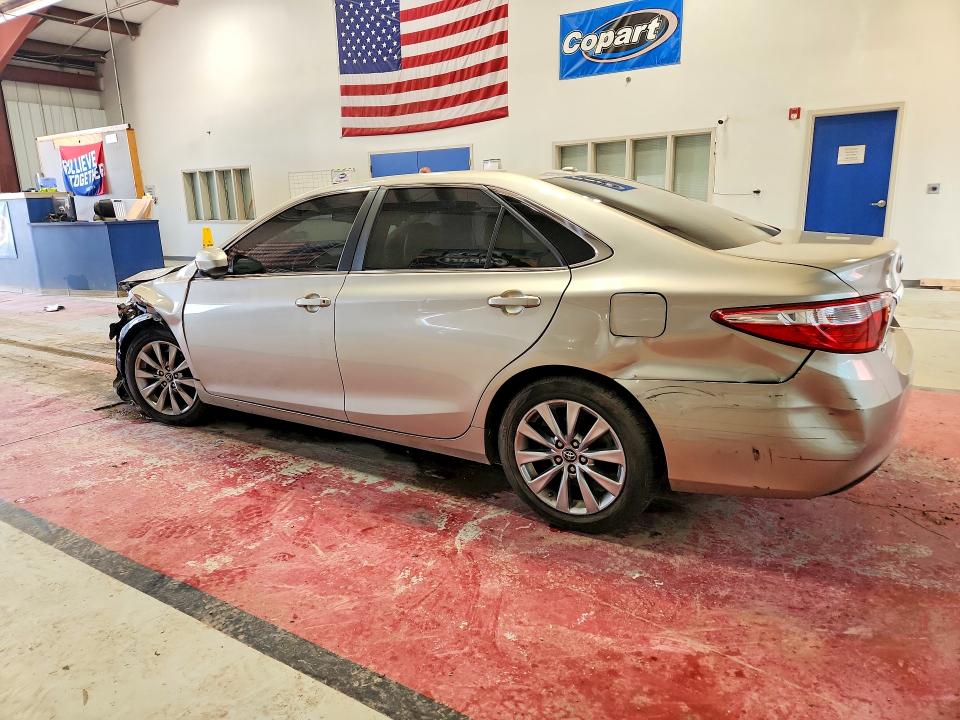 69353195 :رقم المزاد ، 4T1BF1FK3HU672785 vin ، 2017 Toyota Camry مزاد بيع