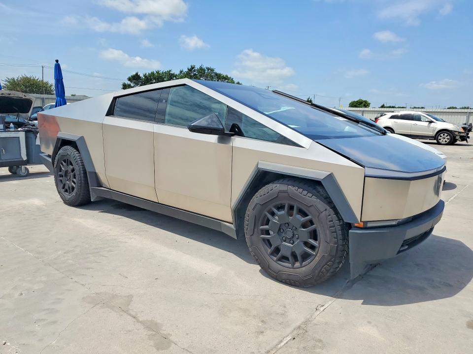 57438226 :رقم المزاد ، 7G2CEHEE2SA061608 vin ، 2025 Tesla Cybertruck مزاد بيع