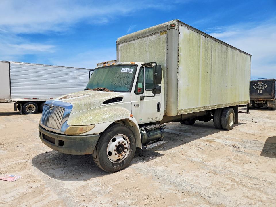 56071606 :رقم المزاد ، 1HTMMAAM02H506612 vin ، 2002 International 4300 مزاد بيع