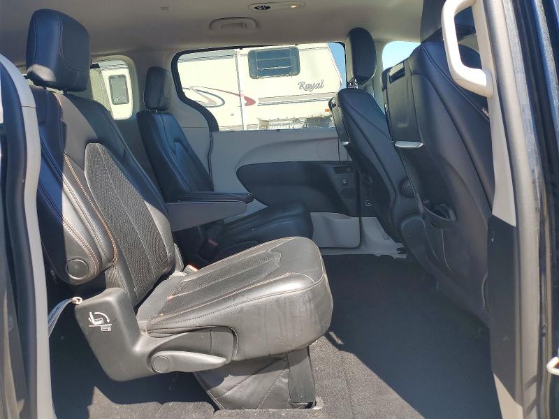 57656856 :رقم المزاد ، 2C4RC1EG9JR228497 vin ، 2018 Chrysler Pacifica مزاد بيع