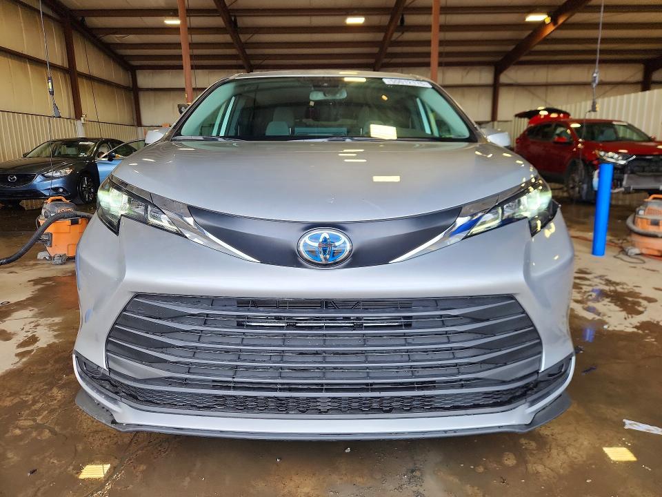 55012176 :رقم المزاد ، 5TDBSKFC1SS206170 vin ، 2025 Toyota Sienna مزاد بيع