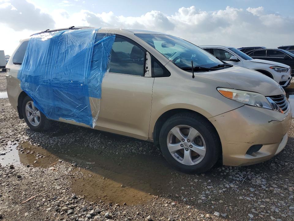 57754616 :رقم المزاد ، 5TDKK3DC4BS005968 vin ، 2011 Toyota Sienna مزاد بيع