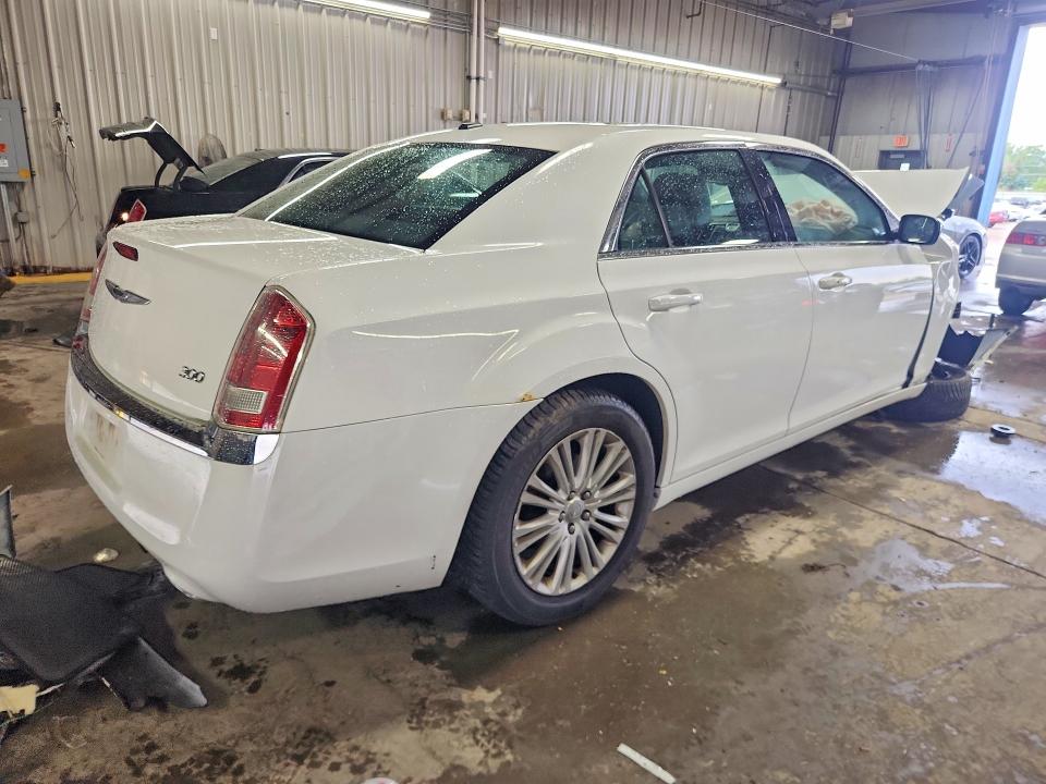 2013 Chrysler 300 მანქანა იყიდება აუქციონზე, vin: 2C3CCARG1DH716048, აუქციონის ნომერი: 57336396