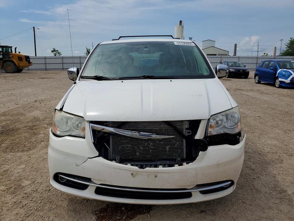 57336066 :رقم المزاد ، 2A4RR8DG4BR676151 vin ، 2011 Chrysler Town & Country مزاد بيع