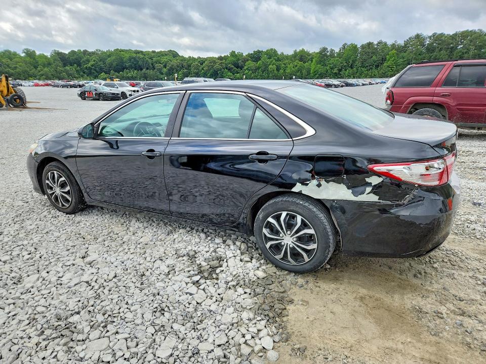 57904126 :رقم المزاد ، 4T4BF1FK8FR486968 vin ، 2015 Toyota Camry مزاد بيع