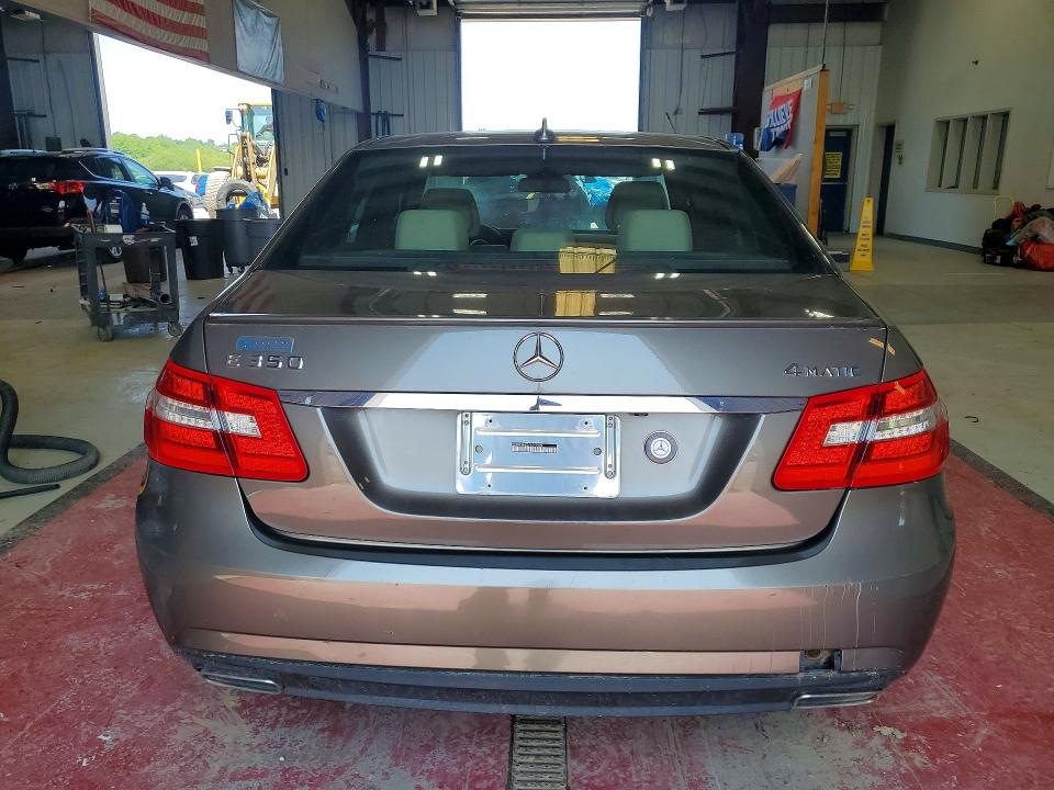 58637166 :رقم المزاد ، WDDHF8HB2AA092882 vin ، 2010 Mercedes-benz E مزاد بيع