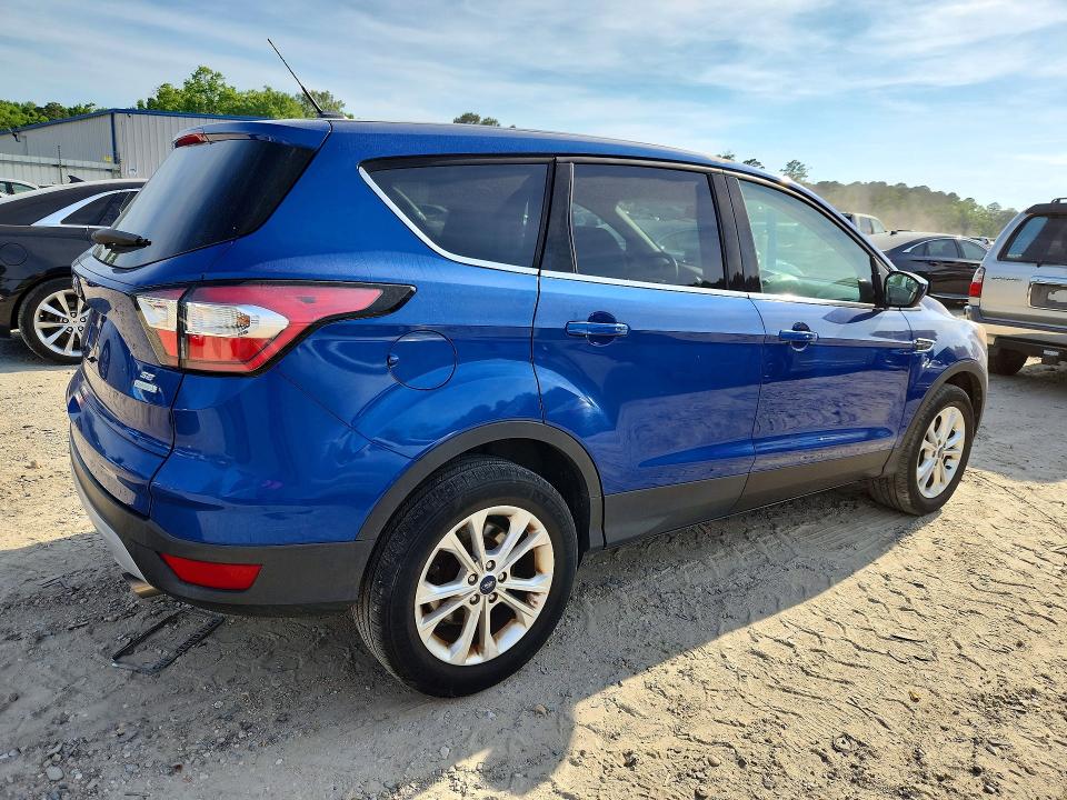55992836 :رقم المزاد ، 1FMCU0GDXHUB96894 vin ، 2017 Ford Escape مزاد بيع