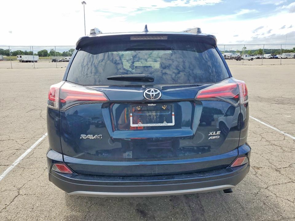 Продаж на аукціоні авто 2018 Toyota Rav4, vin: JTMRFREV5JJ741030, номер лоту: 58450186