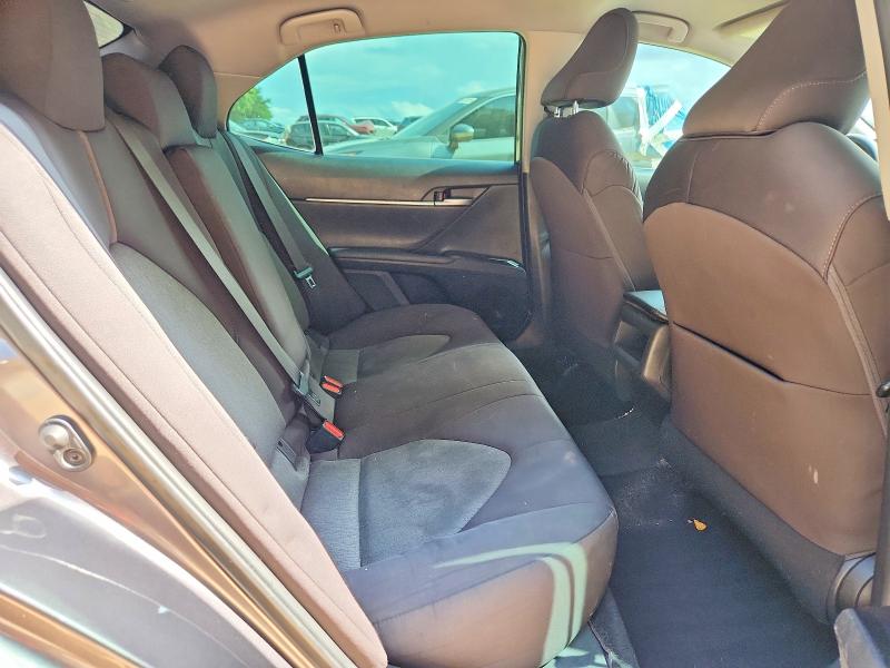 58204516 :رقم المزاد ، 4T1B11HK0KU753939 vin ، 2019 Toyota Camry مزاد بيع