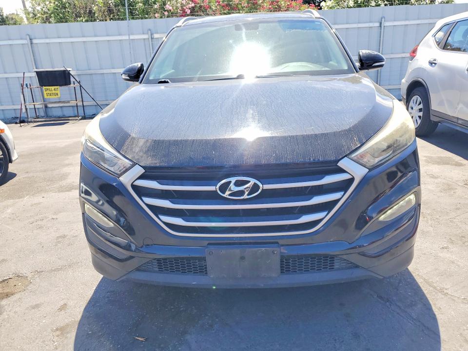 56892366 :رقم المزاد ، KM8J33A28HU390696 vin ، 2017 Hyundai Tucson مزاد بيع