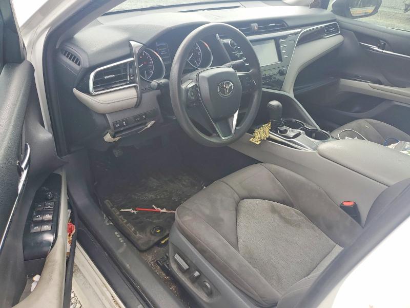56809546 :رقم المزاد ، 4T1B11HK1JU560844 vin ، 2018 Toyota Camry مزاد بيع