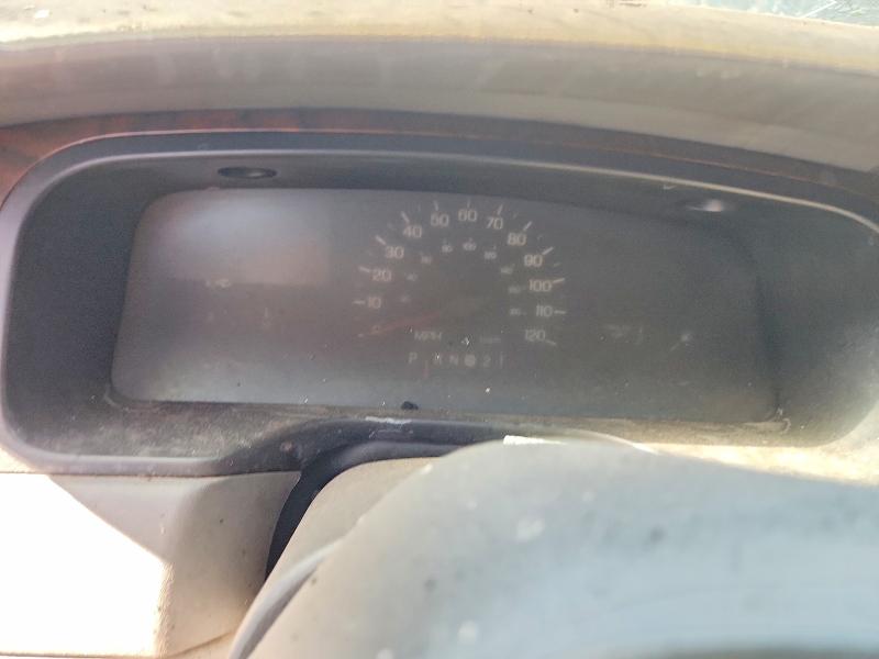 56640236 :رقم المزاد ، 1LNFM82W9WY669730 vin ، 1998 Lincoln Town Car مزاد بيع
