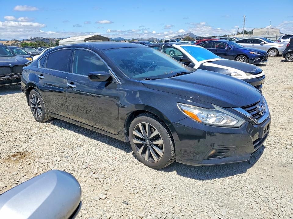 56721446 :رقم المزاد ، 1N4AL3AP3JC265574 vin ، 2018 Nissan Altima مزاد بيع