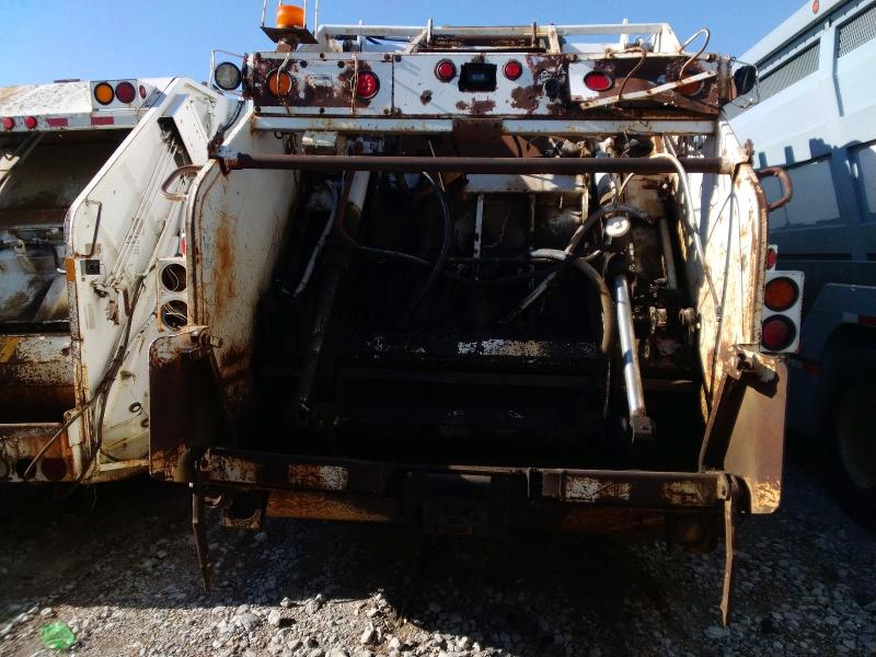 55910646 :رقم المزاد ، 1FVABXBS41HJ95243 vin ، 2001 Freightliner Fl80 مزاد بيع