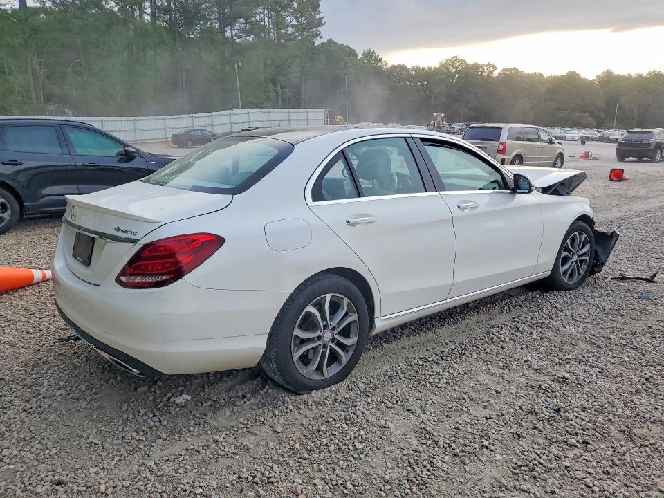 56251326 :رقم المزاد ، WDDWF4KB8HR215055 vin ، 2017 Mercedes-benz C مزاد بيع