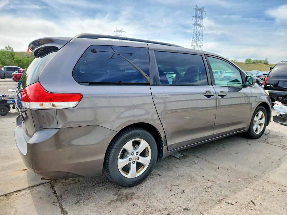 Продажа на аукционе авто 2011 Toyota Sienna, vin: 5TDKK3DC0BS037624, номер лота: 55946296
