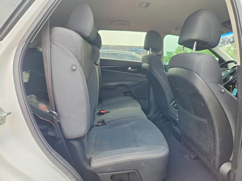 56044666 :رقم المزاد ، 5XYPGDA33HG231295 vin ، 2017 Kia Sorento مزاد بيع
