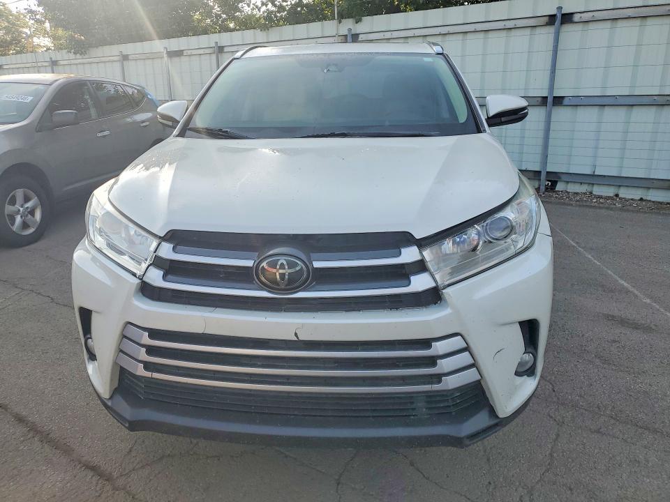 2019 Toyota Highlander მანქანა იყიდება აუქციონზე, vin: 5TDJZRFH3KS582736, აუქციონის ნომერი: 56459146