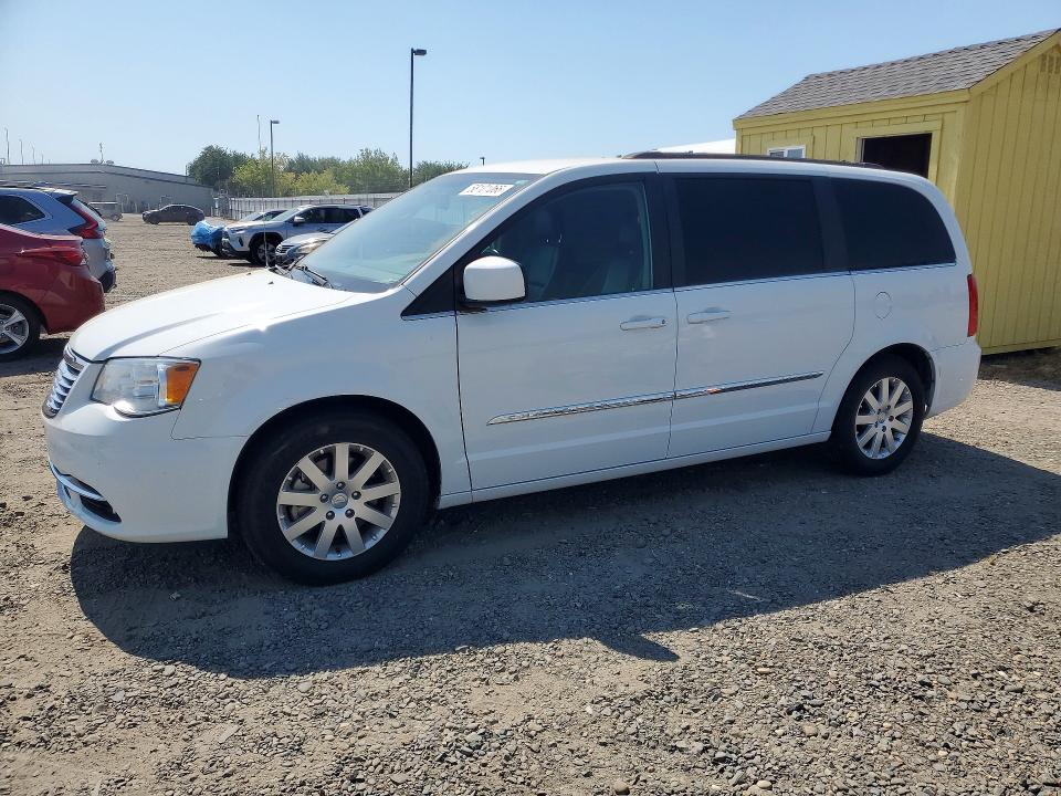 58101066 :رقم المزاد ، 2C4RC1BG6FR645474 vin ، 2015 Chrysler Town & Country مزاد بيع