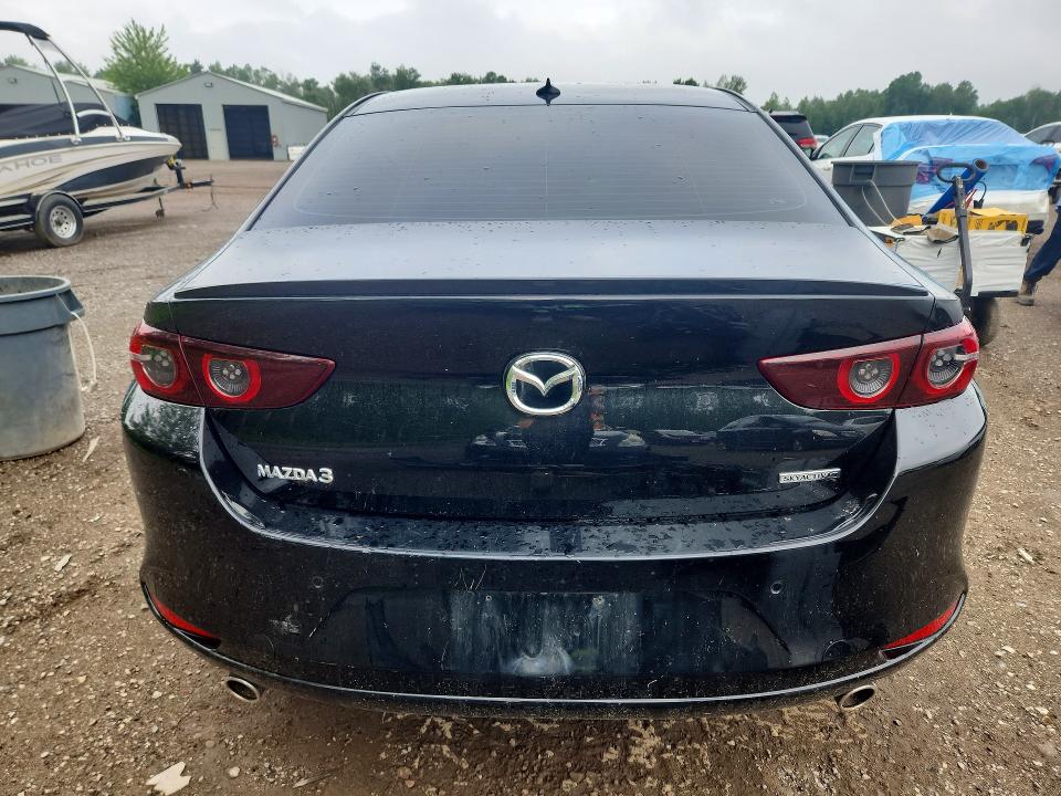 58198596 :رقم المزاد ، 3MZBPADL5MM216618 vin ، 2021 Mazda 3 مزاد بيع