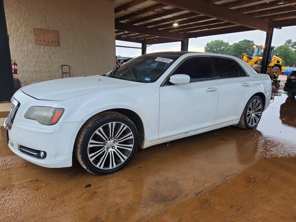 2013 Chrysler 300 მანქანა იყიდება აუქციონზე, vin: 2C3CCABG7DH732913, აუქციონის ნომერი: 55390516