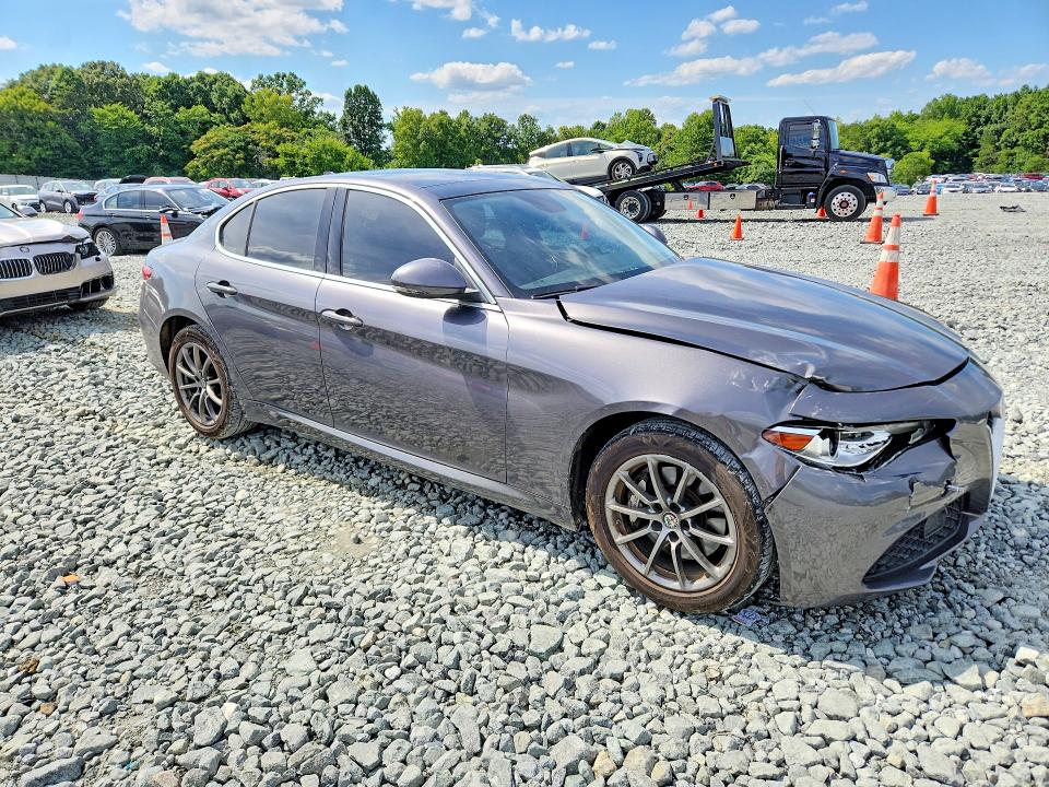 57941186 :رقم المزاد ، ZARFAEDN7J7566715 vin ، 2018 Alfa Romeo Giulia مزاد بيع