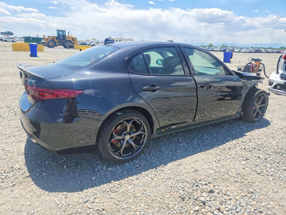 54707576 :رقم المزاد ، ZARFAEEN1J7570838 vin ، 2018 Alfa Romeo Giulia مزاد بيع
