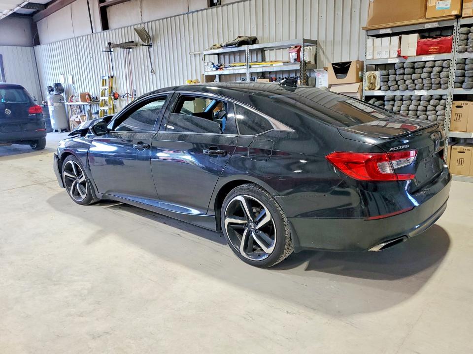 56541686 :رقم المزاد ، 1HGCV1F30JA225280 vin ، 2018 Honda Accord مزاد بيع