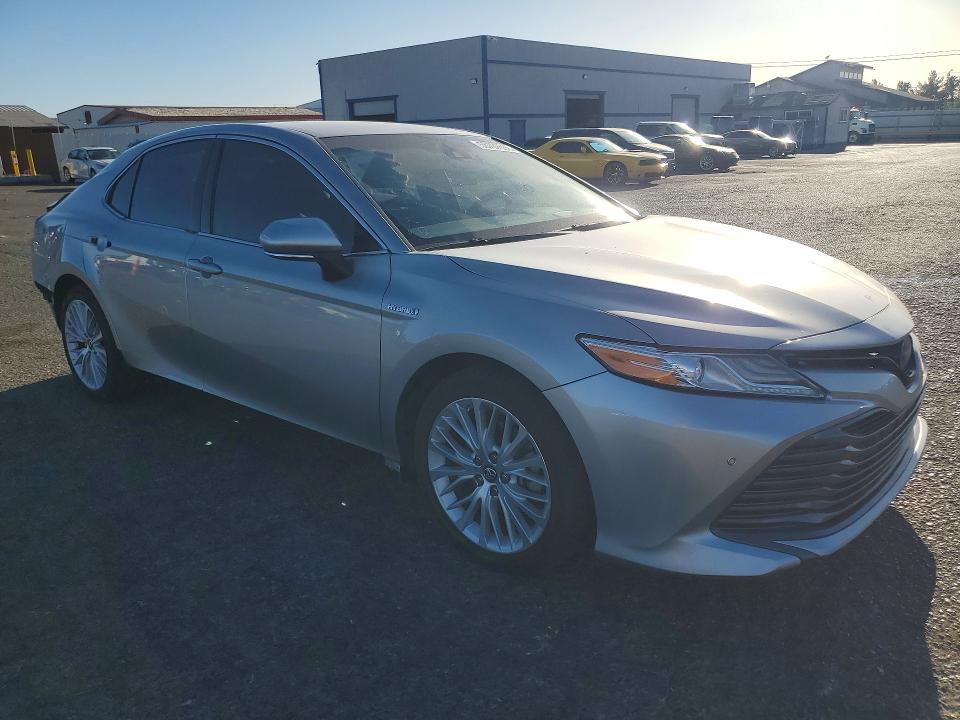 56707656 :رقم المزاد ، 4T1B21HKXJU507248 vin ، 2018 Toyota Camry Hybrid مزاد بيع